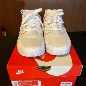 NIKE HUARACHE RUN (Girls)